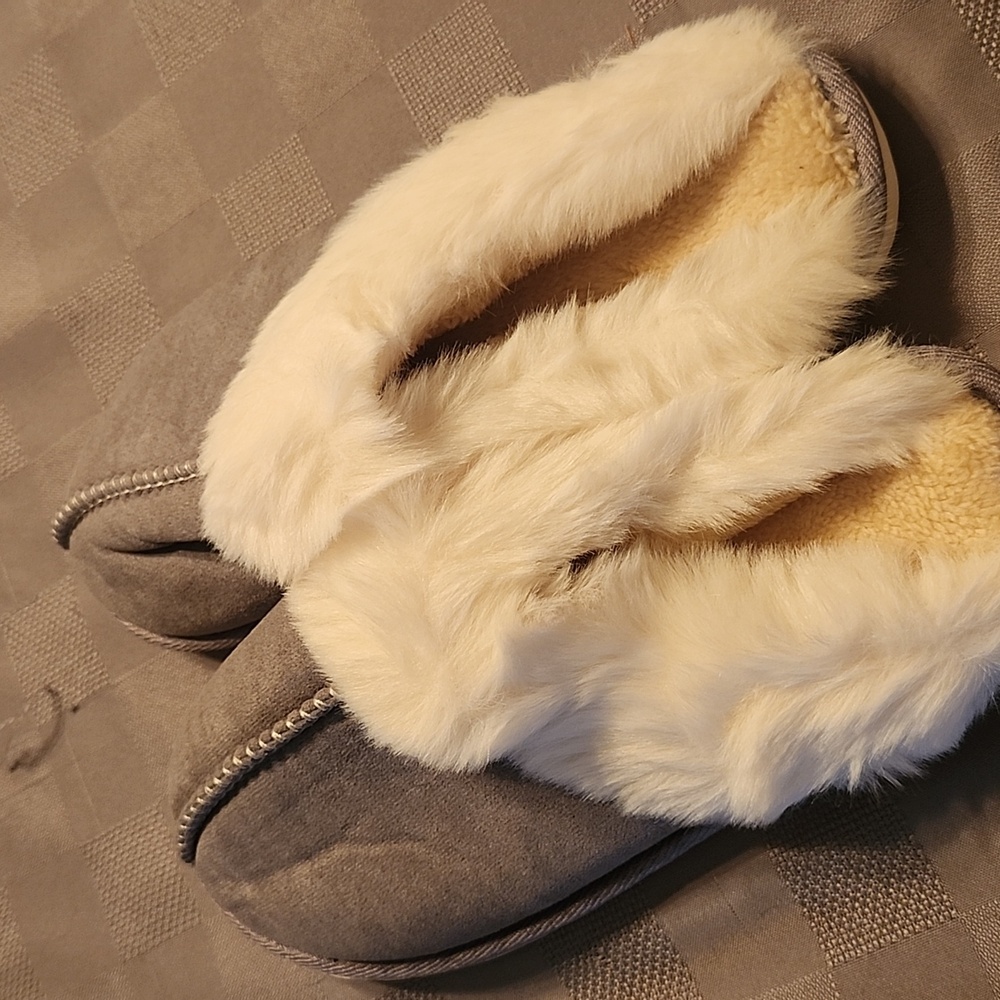 Fuzzy, Warm slippers